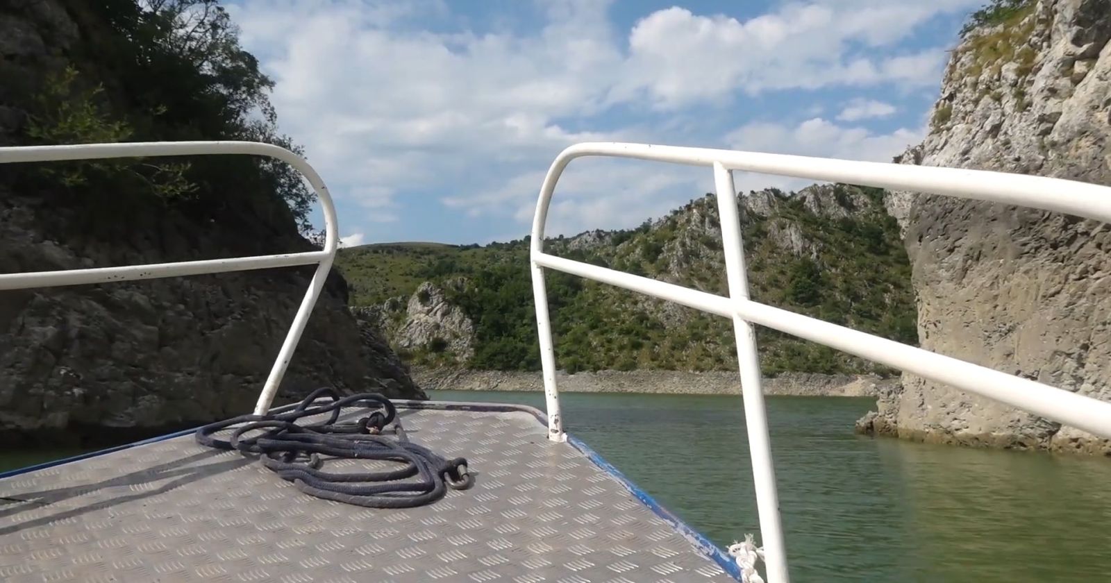 Krstarenje Uvačkim jezerom